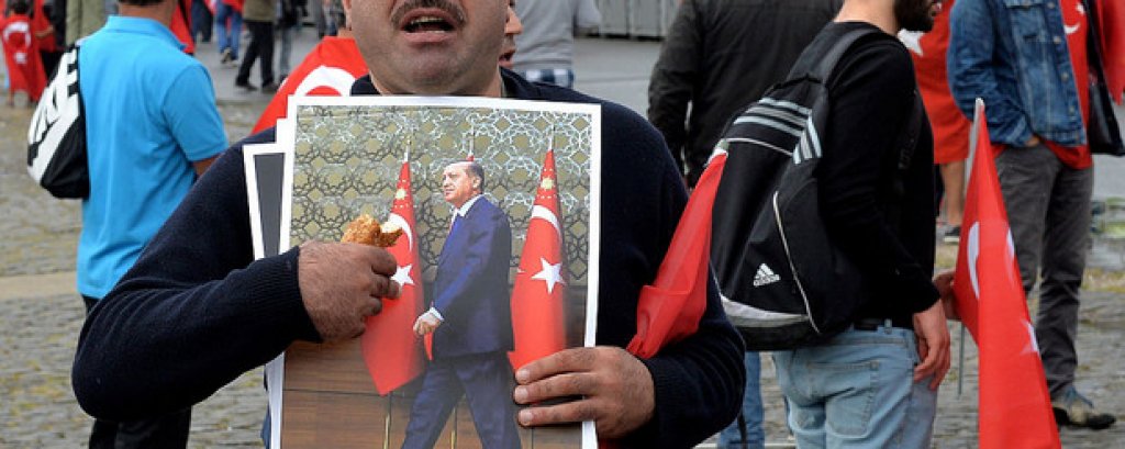 Ликовете на Ердоган се раздаваха безплатно 