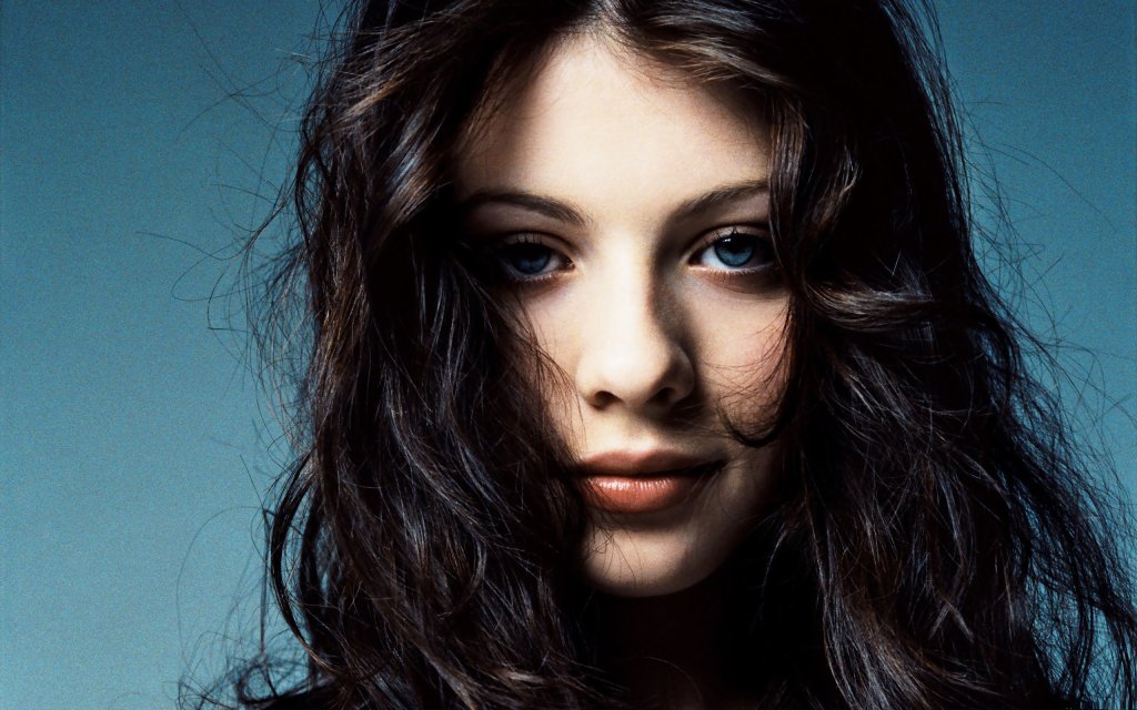 Black-Hair-Blue-Eyes-Girl