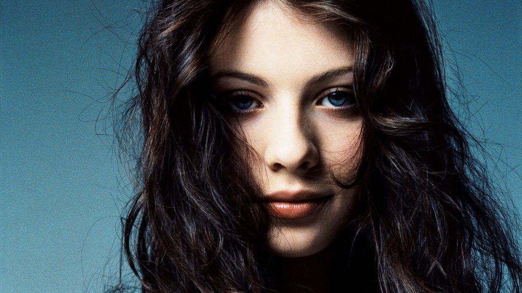 Black-Hair-Blue-Eyes-Girl