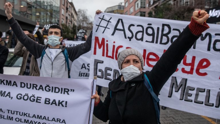 С неадекватния си отговор на студентските протести, президентът създава условия за бъдещи проблеми