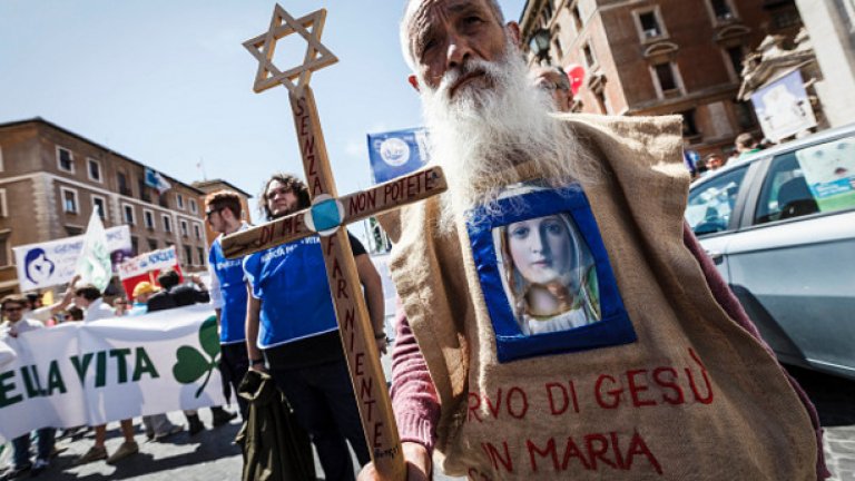 Противник на абортите протестира в Рим