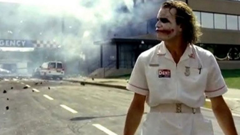 Понякога във филмите има реплики и сцени, които изненадват както сценариста, така и режисьора. В галерията може да разгледате най-любопитните неочаквани кадри: от "Черният рицар" и "Кръстника", през "Мълчанието на агнетата" до "Хубава жена"