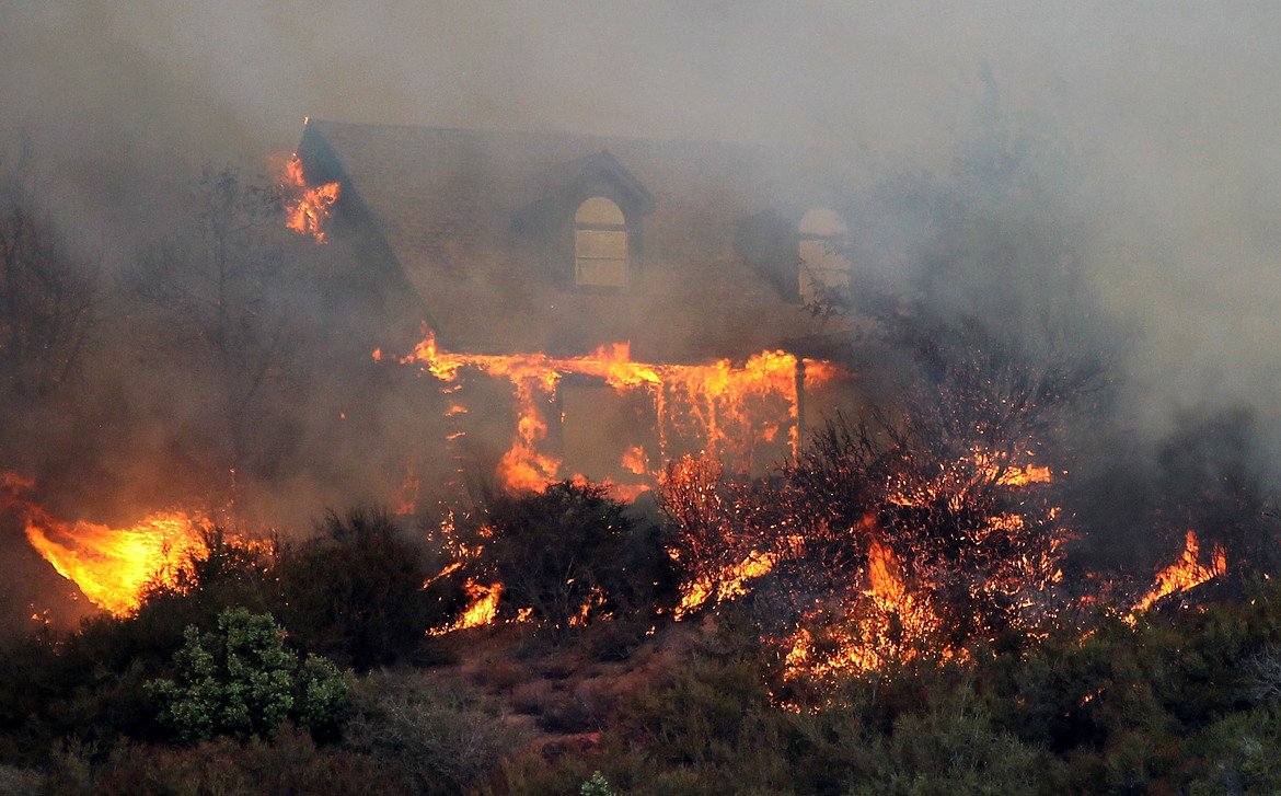 Най-малко 11 загинали при пожари в Калифорния
