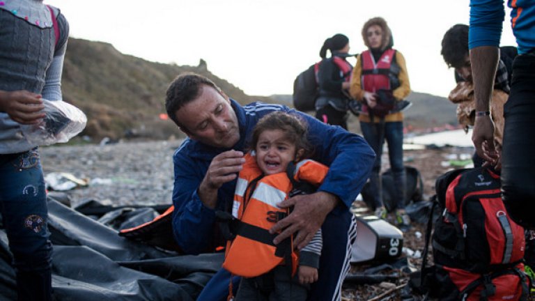 Трета обърната лодка с бежанци само в рамките на седмица