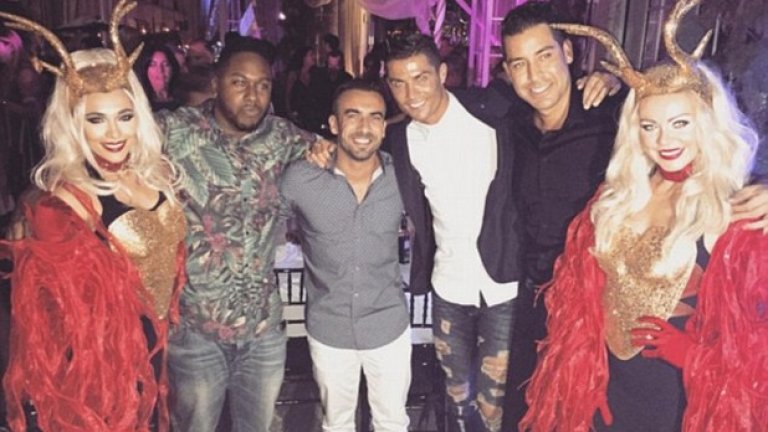 Кристиано Роналдо заложи на купон с приятели.