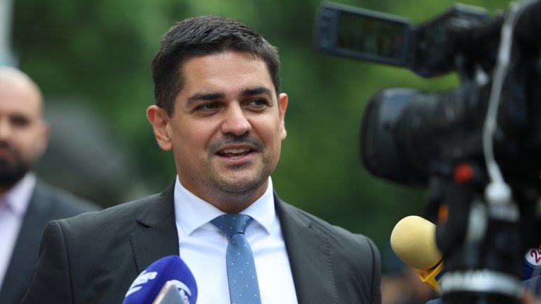 Радостин Василев се кандидатира за кмет на София, ще се бори с ГЕРБ и с ДС