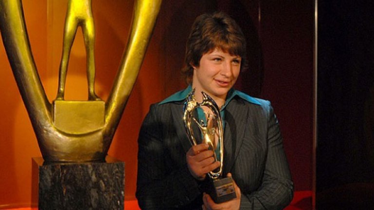 Три път за последните 7 години първа стана Станка Златева. Няма лошо, но щом женската борба е спорт №1 на България...