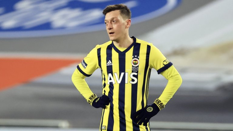 Йозил си намери нов отбор в Турция само 29 минути, след като бе уволнен