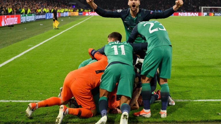 Появата на Фернандо Йоренте промени мача, защото той ангажира централните защитници на Аякс и остави пространства на Лукас Моура да се развихри