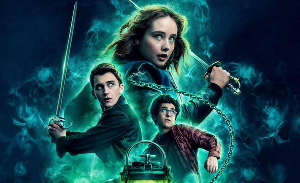 Lockwood and Co.
Друга адаптация по книга представи на зрителите Луси Карлайл - тийнейджърка и ловец на духове, която заедно с двама партньори основава агенция, занимаваща се със справяне с паранормалното.
Lockwood and Co. дебютира в началото на тази година и едва няколко месеца по-късно беше прекратен. Тук изненадата идва от това, че сериалът не само че влезе в Топ 10 на най-гледаните в Netflix, но в един момент дори оглави класацията. Това обаче не беше достатъчно, за да му осигури втори сезон.