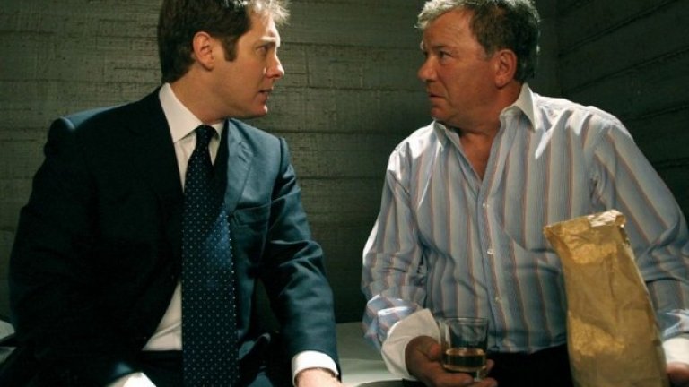 Boston Legal / "Адвокатите от Бостън"
Спиноф на: The Practice
"Дени Крейн!"
В свят с твърде много адвокатски сериали, Boston Legal имаше две предимства – актьорите Джеймс Спейдър (Stargate, The Blacklist) и Уилям Шатнър (Star Trek). Сериалът се фокусира върху един от персонажите от The Practise – педантичният адвокат Алън Шор (Спейдър). Той работи в бостънска адвокатска кантора, а освен това е най-добър приятел с един от основните сътрудници – Дени Крейн (Уилям Шатнър), който има огромна слабост към повтарянето на собственото си име. Развлекателният адвокатски спиноф се задържа на екран 5 сезона (2004-2008 г.), за което време Спейдър и Шатнър получиха няколко награди за своите роли.
