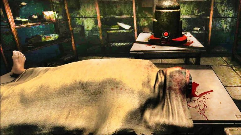 SOMA (PC, PS4, Linux)
Ако името Frictional Games ви е познато, то това е, защото шведското студио създаде хорър поредиците Penumbra и Amnesia. Със SOMA то затвърди репутацията си на водещ създател на дигитални страхове, пренасяйки ви в подводна лаборатория, където оборудването внезапно започва да оживява. Главният герой Саймън Джарет също не е на място в тази опасна среда, но принуден от обстоятелствата, той не само трябва да реши своята собствена мистерия, но и да се справи със заобикалящите го ужаси.
Геймплеят на SOMA се обляга на механиките, заложени в предните игри на студиото, залагайки на укриване и избягване на опасностите, както и на решаването на пъзели. За да засилят атмосферата, шведите дори пренебрегват иначе традиционни елементи в жанра като внимателното управление на инвентара, като вместо това ви карат да мислите за историята, обстановката и миналото и бъдещето на вашия герой.