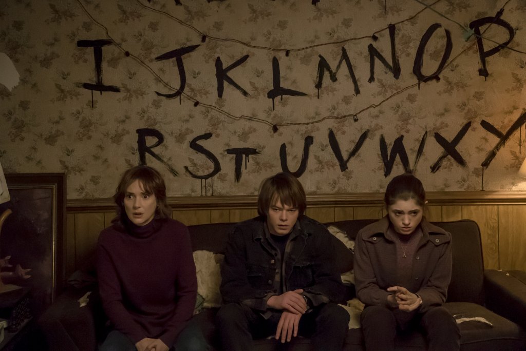 Stranger Things

Много се изговори за този сериал на Netflix и нищо не изглежда достатъчно. Епизодите връщат зрителя към времето, в което сюжетът беше по-важен от ефектите. Епизодите си заслужават не само заради завръщането на Уинона Райдър, но и за