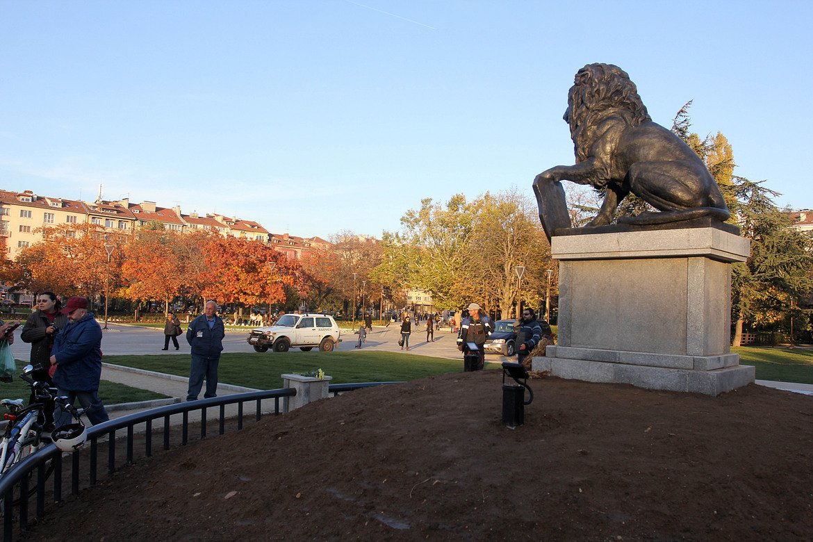 Лъвът от Войнишкия мемориал отново е пред НДК