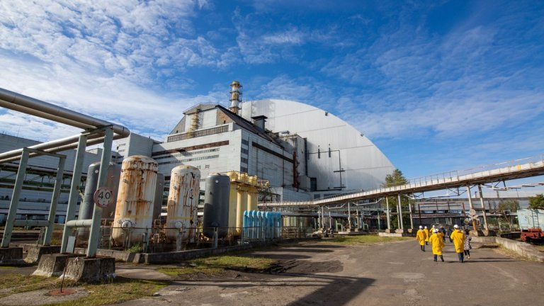 На територията на АЕЦ-а вече работят 3800 соларни панела