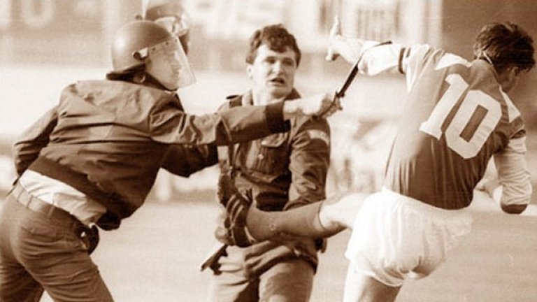 Шутът на Бобан по полицая през 1990 г. е символно събитие в историята.