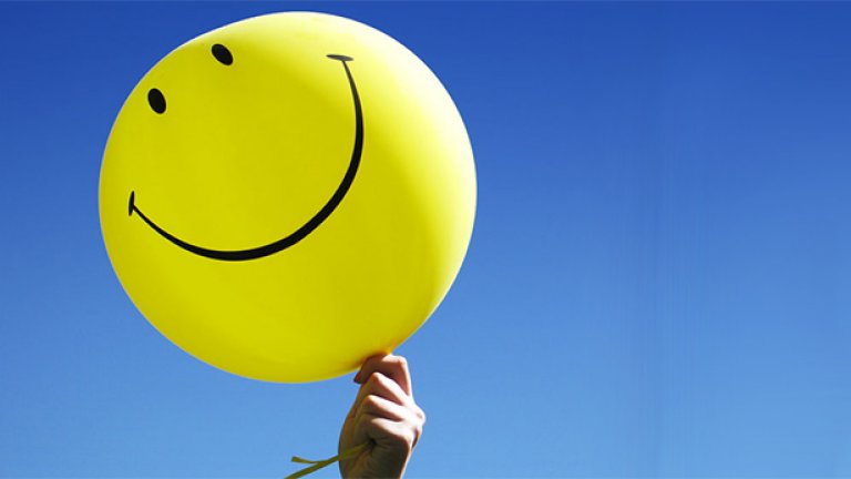 Началото на Световния ден на усмивките е от един американец - Харви Бел, който създава така популярните жълти усмихнати лица. Те са за рекламна кампания от далечната 1963 г.