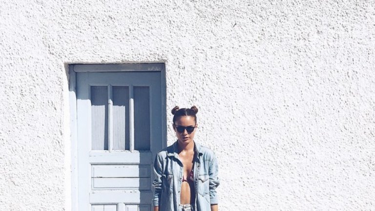 Вярва, че чатът и представянето в социалните мрежи все пак би могъл да бъде печеливш бизнес и самата тя се възползва от това.