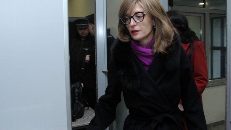 Захариева отрече сценарий за отлконяване на вниманието от доклада на ЕК
