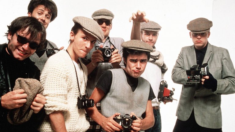 Madness - Our House 
Ако ще оставаш вкъщи за дълго време, трябва да си горд от дома си. И Madness ни напомнят за това с едно веселяшко парче по темата.