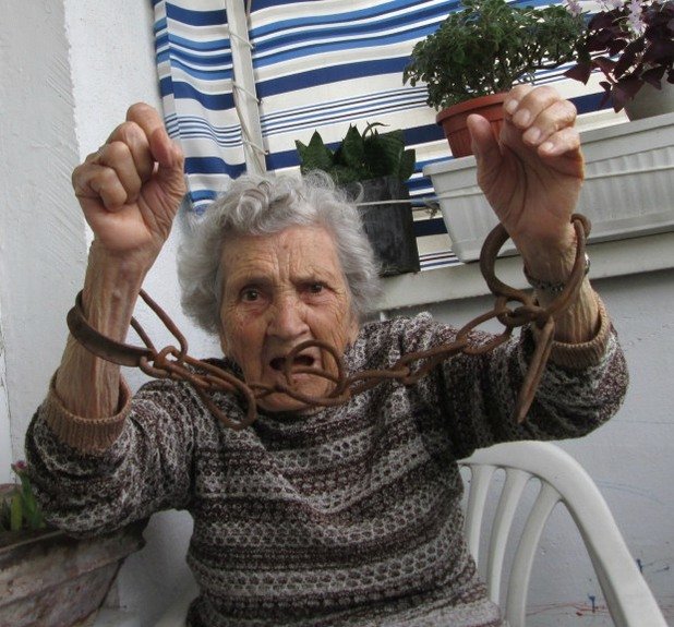 Тази 94-годишна дама стана хит в eBay