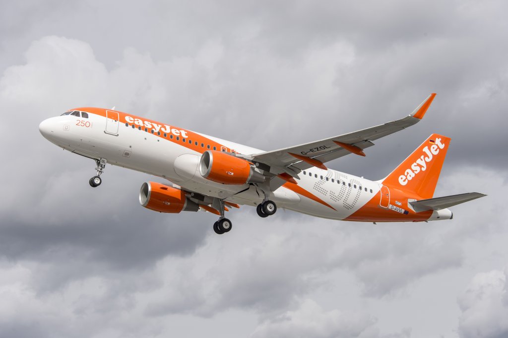 easyJet 250th Airbus 01