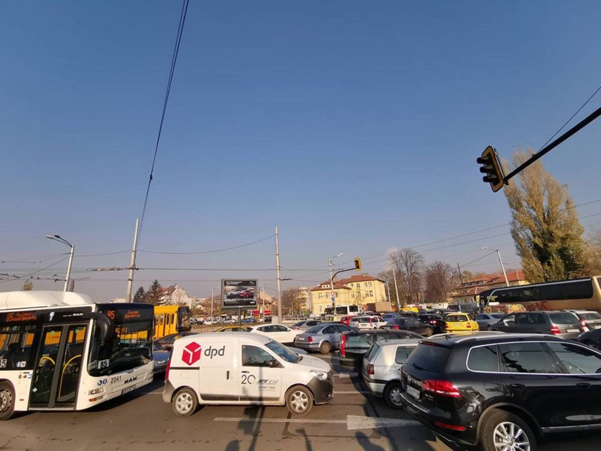 Лека катастрофа предизвика огромно задръстване в София
