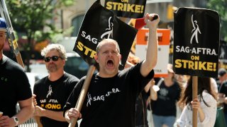 Компанията очаква стачката на актьори и сценаристи да приключи в края на септември. Какви обаче са ефектите от нея до момента?