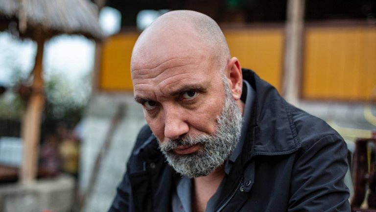 “Южен вятър: Ускорение”
Премиера: 4 февруари
Продължението на сръбския хит “Южен вятър” разказва историята на Петър Мараш (Милош Бикович), който има амбицията да разшири бизнеса си, макар че същият този бизнес го вкара в затвора в първата част на филма. Мрежата от наркотрафиканти се разраства на територията на няколко държави, включително и в България, където се сблъскват с българските наркопласьори Кирил (Захари Бахаров), Чавдар (Мариан Вълев) и Борис (Асен Блатечки).
Филмът е вдъхновен от криминалния свят на 90-те години, когато на Балканите цари беззаконие и политически хаос.