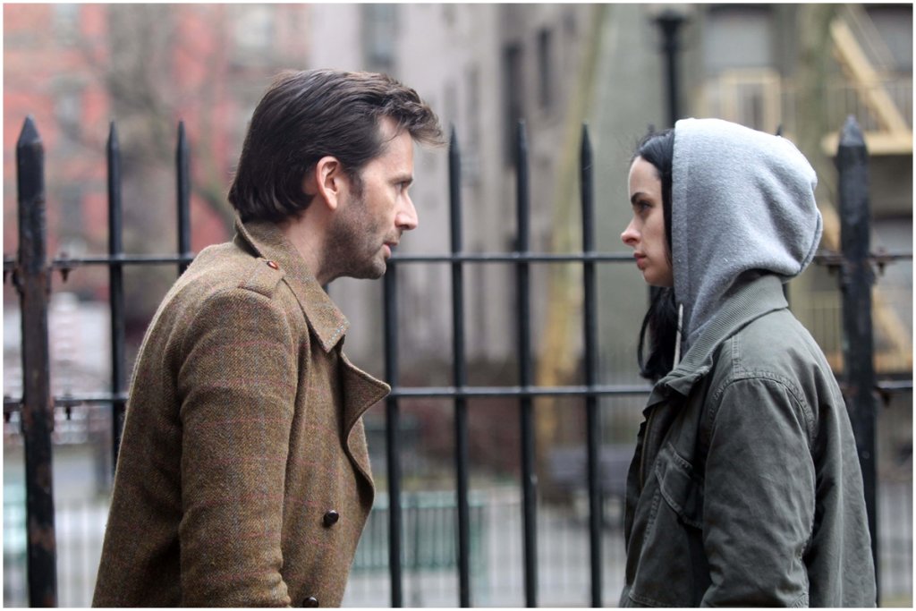 Jessica Jones
В смисъл, ясно е, че всички участници в The Defenders имат свои отделни сериали, преди да се съберат в общия, но ако може да си спестиш тези за Железните юмруци и Люк Кейдж, то недей да го правиш с мис Джоунс. Единствената жена в групат