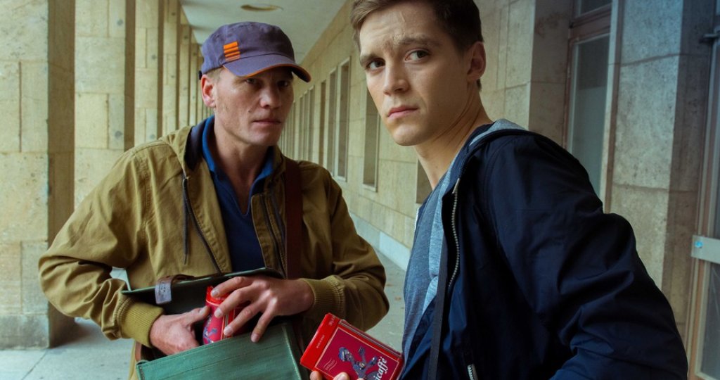 „Deutschland 83“
За феновете на Homeland, този сериал беше приятна изненада. Въпреки че първият му сезон беше излъчен сякаш преди вечности (т.е. миналата година) предстои да гледаме и втори сезон.
