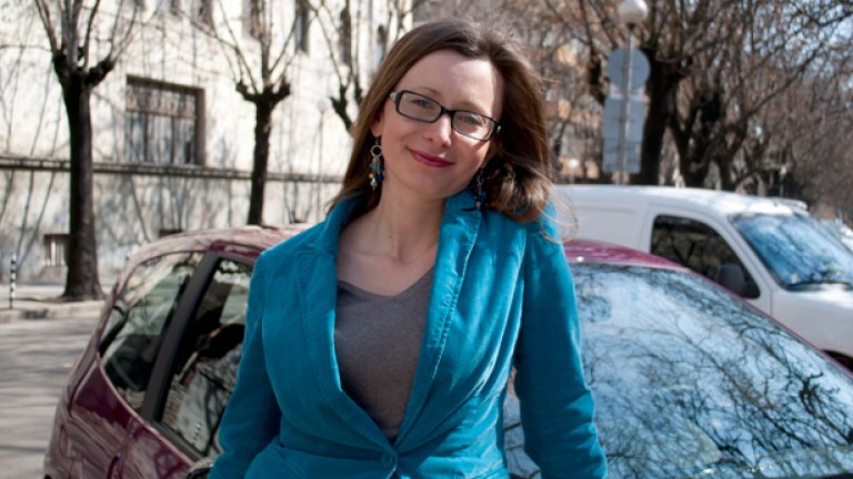 Мая Манчева: Най-доброто огледало е лицето на човек. Казва много. Трудно е да го "престориш"