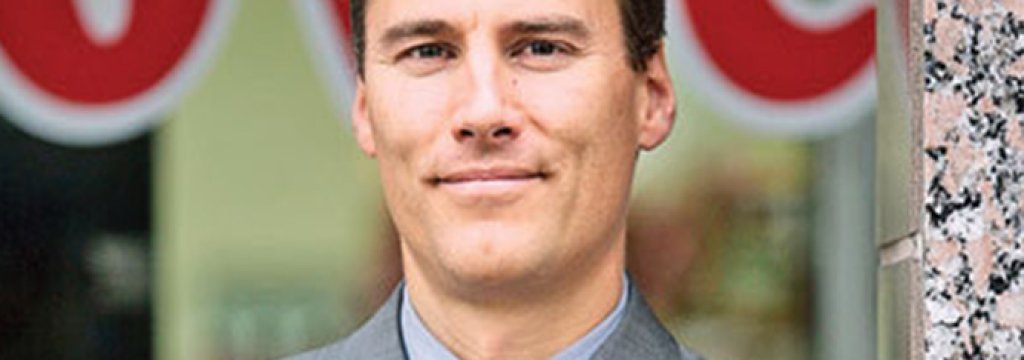gregor-robertson-in-front-of-store
