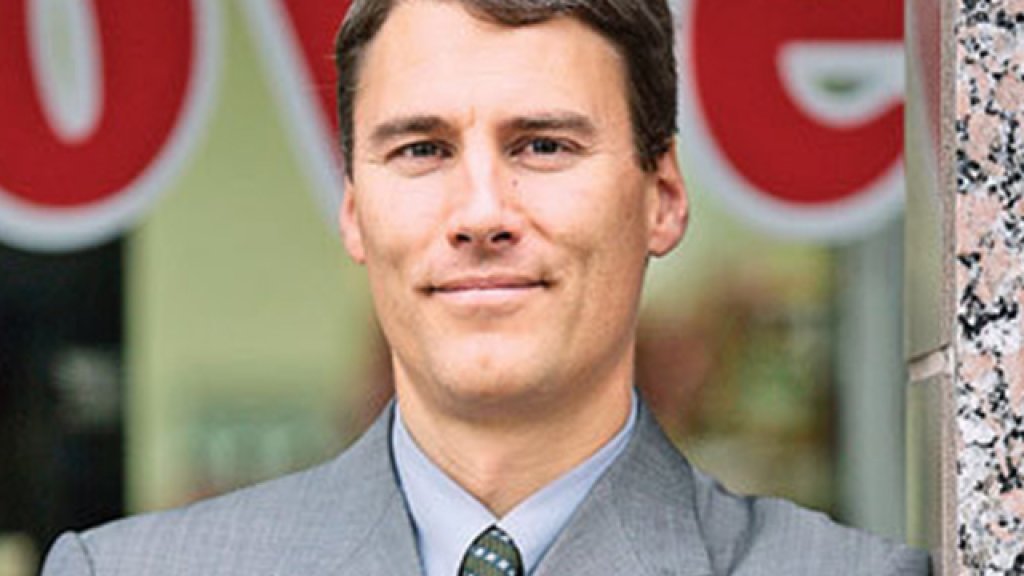 gregor-robertson-in-front-of-store
