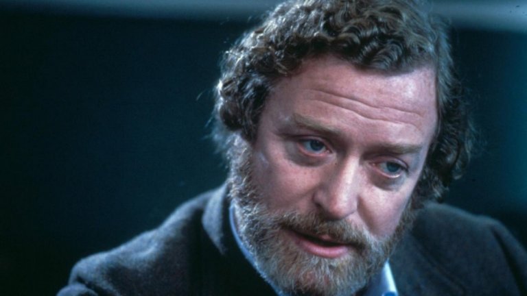 "Да образоваш Рита" (Educating Rita, 1983) 
Ролята, която му носи Златен глобус за най-добър актьор в мюзикъл или комедия, е тази на професор Франк Брайънт в "Да образоваш Рита". 
Той умело се превъплъщава в ролята на алкохолик и развратник, чийто живот го е оставил емоционално изтощен и без никакво самочувствие.