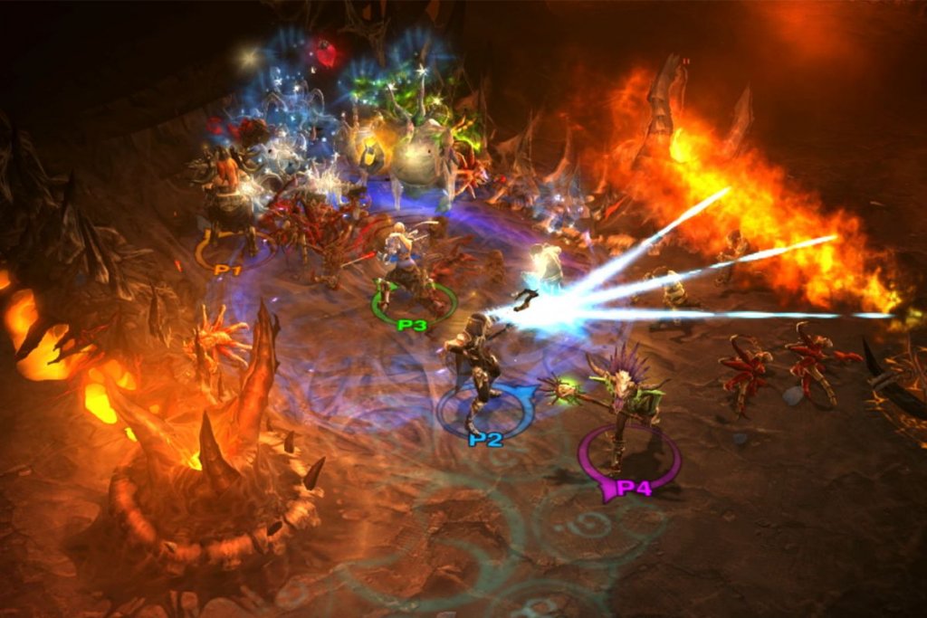 Diablo 3 
Невероятно много мултиплейъри са вдъхновени от Diablo, че няма да ни стигне един ден да изброим всичките. Diablo 3, подобно на Counter Strike 1.6, е доста стара игра, но динамичното й действие в така нареченото “Светилище“ все още ни кара да посегнем към нея, а графиката далеч не изглежда остаряла и старомодна. Вашата цел на терена на “Светилището“ е проста – трябва да го спасите от злите сили, които го обитават. В задачата си не сте сам, напротив, препоръчително е да си осигурите подкрепление, с което да се борите за общата кауза, да си разменяте необходими вещи или просто да знаете, че има някой съотборник наоколо. Третата игра от поредицата така и не успя да даде наистина качествено мулти на играчите, но за сметка на това да поцъкате с още трима души може да е доста забавно и динамично.