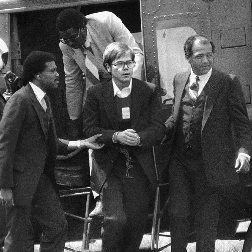 През 1982 г. Хинкли е признат за невинен поради невменяемост, а през 2016 г. е освободен условно