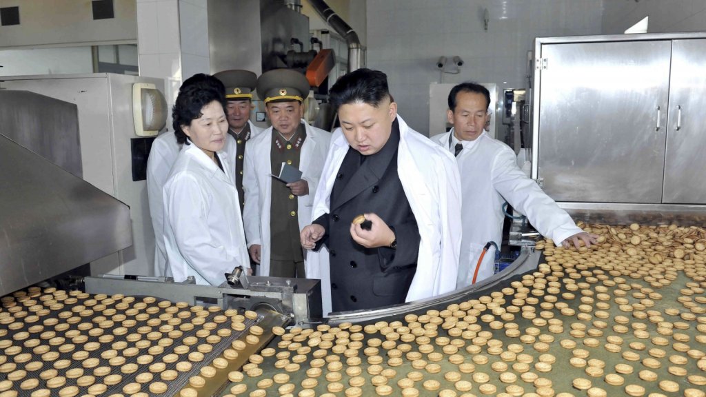 kim-jong-un-foodstuff-factory-no-354