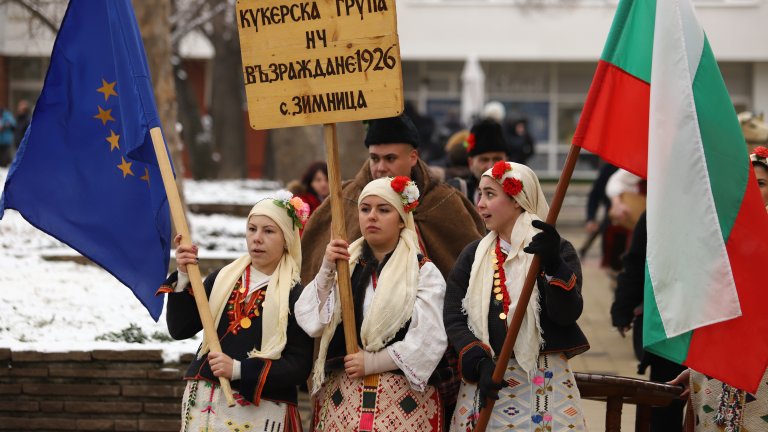 Как изглеждаше фестивалът "Сурва" в деня на откриването