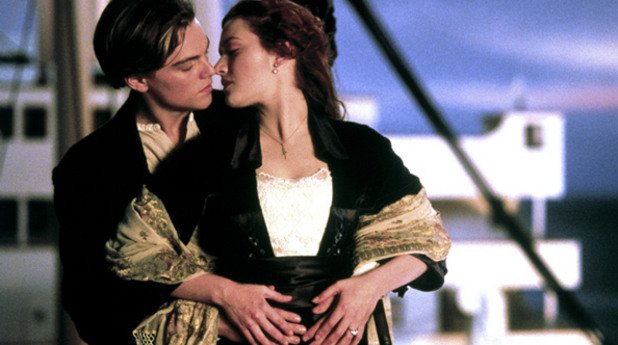 Няма как тази класация да мине без сцената на палубата, в която Леонардо Ди Каприо прегръща Кейт Уинслет в "Титаник"