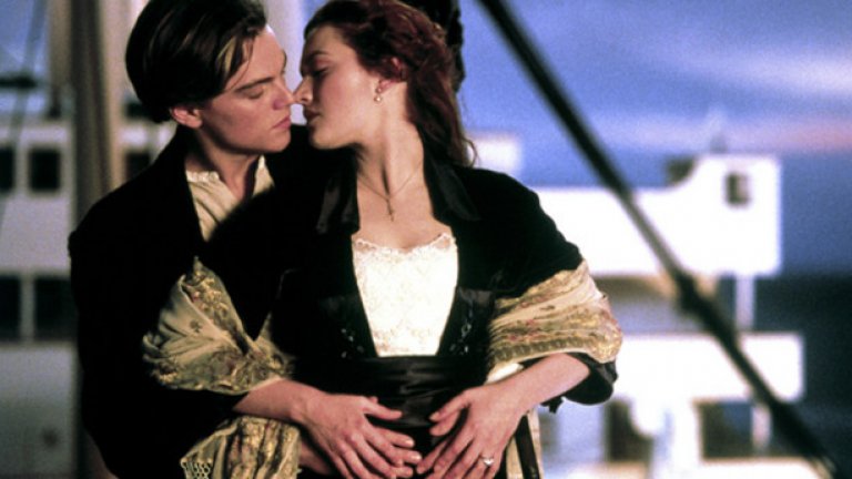 Няма как тази класация да мине без сцената на палубата, в която Леонардо Ди Каприо прегръща Кейт Уинслет в "Титаник"