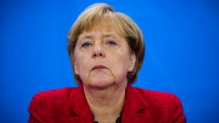 Меркел коментира и миграционните въпроси, както и конфузния момент по време на посещението й в САЩ.