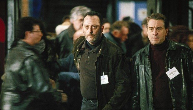 Ронин (1998)
Режисьор: Джон Франкенхаймер
Британо-американският филм-трилър с участието на Робърт де Ниро, Шон Бийн и Жан Рено се отличава с динамика, зрелищни преследвания, схватки и не на последно място - с опасност от терористична дейност. Стилен филм с първокласни актьори, "Ронин" е задължителен за всички, които обичат шпионските истории