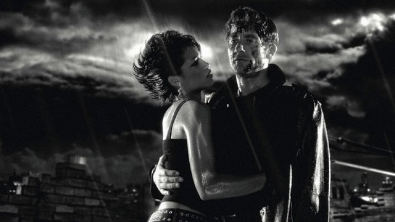 "Sin City: Град на греха"
С екранизацията на "Град на греха" мексиканският хулиган Робърт Родригес, авторът на самия комикс Франк Милър и гостуващият режисьор Куентин Тарантино създават покварено филмово откровение, пренесло комиксовата естетика на друго ниво. 
Композициите, монтажът, цветовата палитра, ракурсите, преходите, движенията на камерата… цялостната визуална концепция тук следва логиката на разгръщане на крайно стилизирания комикс.