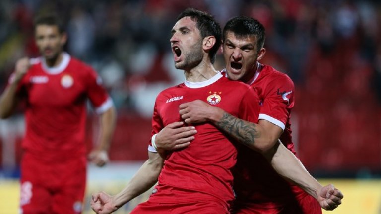 Капитанът Александър Тунчев вкара с глава първия гол в мача ЦСКА - Литекс.