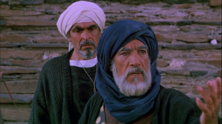 Вместо това основна роля има чичо му Хамза (във версията на английски език изигран от Антъни Куин). Въпреки това слуховете и фалшивите новини около филма му печелят много врагове. Сега - 42 години по-късно, той най-накрая ще бъде излъчен официално в Саудитска Арабия.