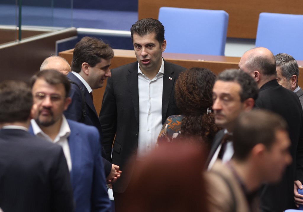 Служебният кабинет "Димитър Главчев" положи клетвата си, има един сменен министър (снимки)