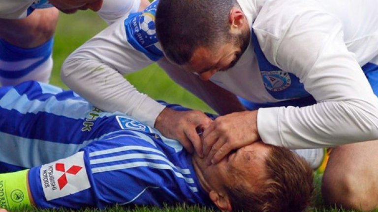 Джаба Канкава. През март 2014 г. халфът на Динамо Киев Олег Гусев е на косъм от смъртта след жесток сблъсък на терена. Главата му е ударена жестоко с коляно от вратаря на Днепър Денис Бойко. Пострадалият е заобиколен от всички футболисти, но най-адекватно действа Джаба Канкава. Той съумява да извади езика му, а Гусев се връща в съзнание. Впоследствие прегледите установяват сътресение на мозъка, но най-страшното е избегнато с помощта на Джаба.