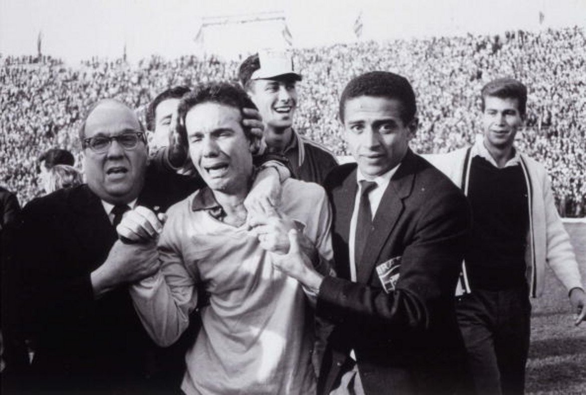 Треньор: Марио Загало
Марио Загало става световен шампион като футболист със "селесао" на два пъти през 1958 година в Швеция и 1962 година в Чили. След това той прегръща световната титлата и като селекционер на тима през 1970 година в Мексико. На Мондиал 1994 в САЩ Бразилия спечели четвъртата си световна титла, а Загало бе помощник на тогавашния селекционер Карлос Алберто Перейра. 