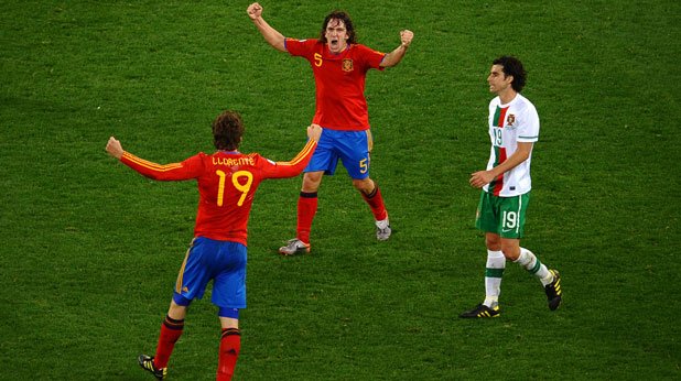 На Световното в ЮАР Испания отстрани Португалия с 1:0 на осминафинал по пътя към титлата си, но в края на същата 2010 година "мореплавателите" разбиха "червената фурия" с 4:0 в контрола